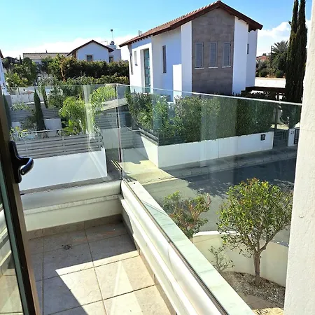 Feriehus Allamare With A Pool