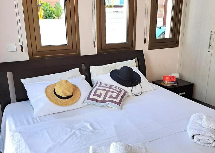 Allamare With A Pool Case de vacanță Paralimni