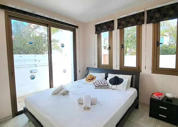 Case de vacanță Allamare With A Pool